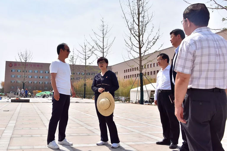 高新區(qū)管委會(huì)副主任王海若率隊(duì)到西安國際醫(yī)學(xué)中心召開現(xiàn)場協(xié)調(diào)會(huì)