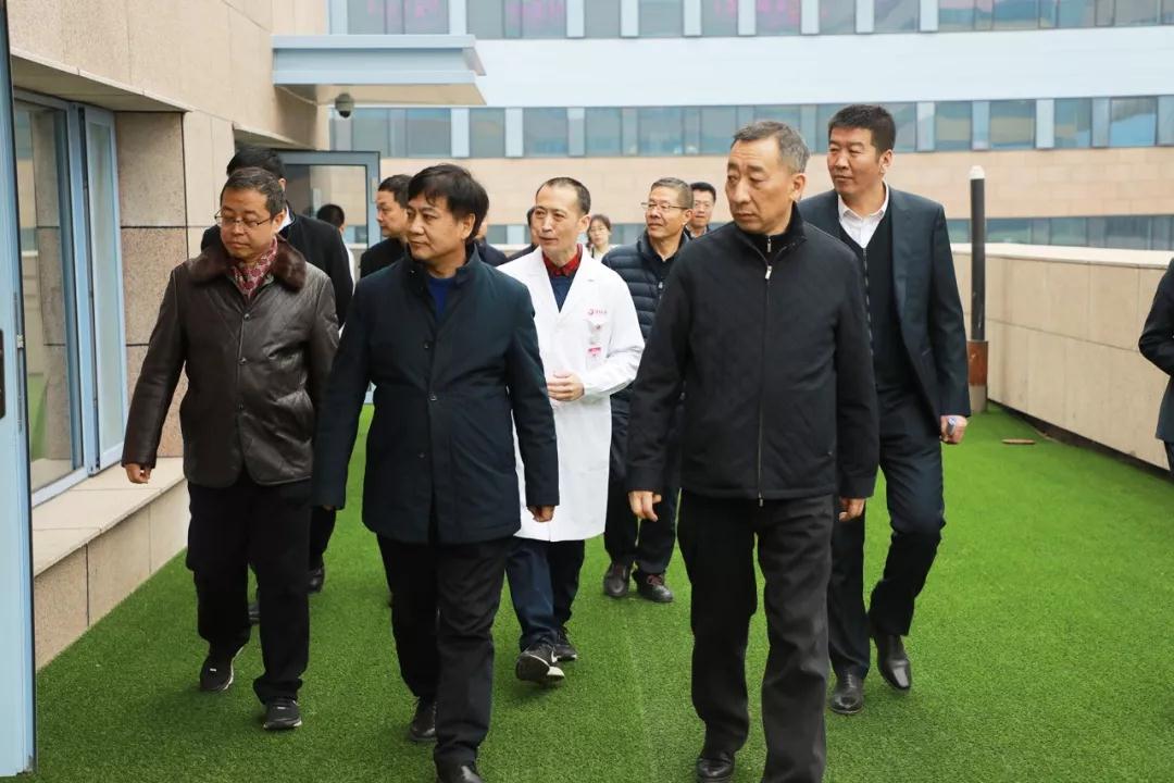 西北大學黨委書記王亞杰一行到西安國際醫學中心醫院考察交流