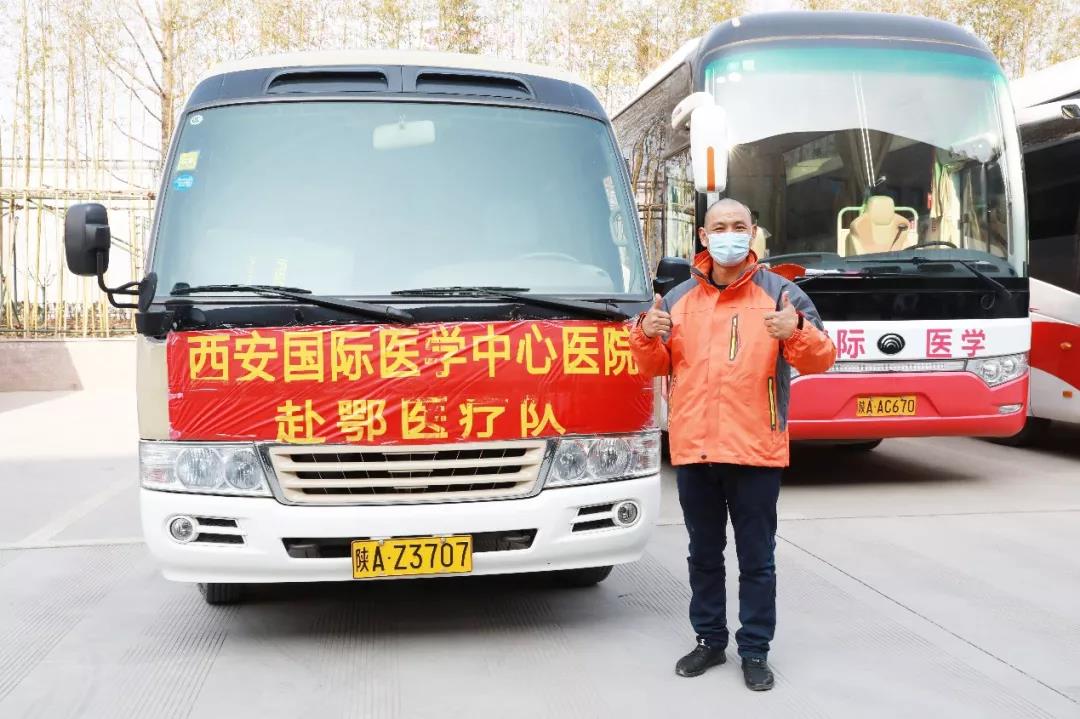 一雙巧手開天幕 敢叫日月見光明——醫護人員介紹護目鏡防霧妙招