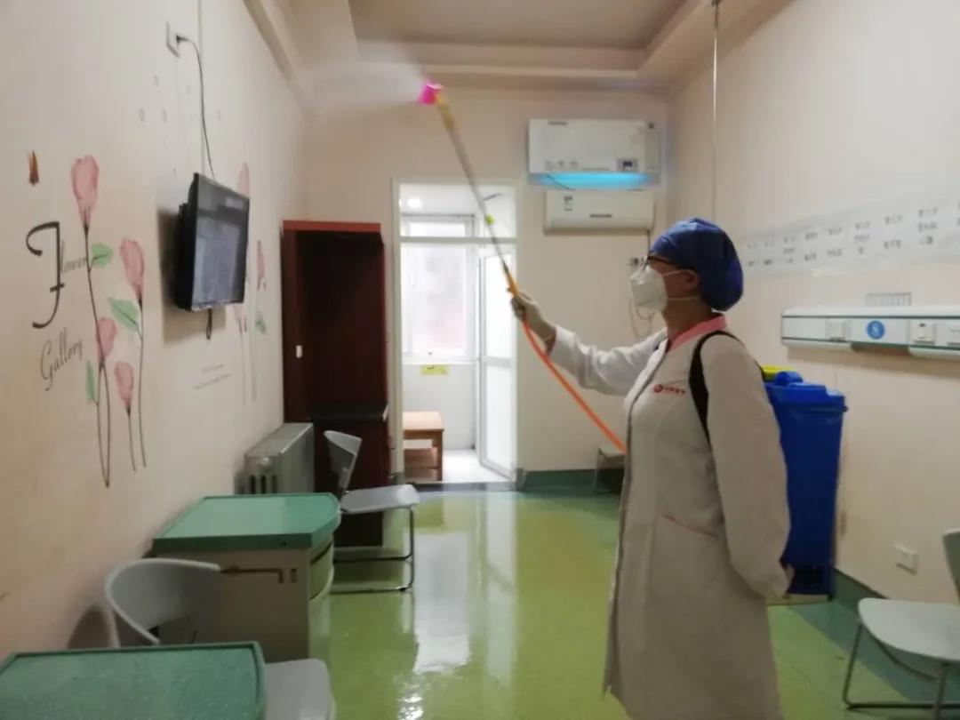 毛金蓮護士長榮登“江岸戰疫巾幗英雄”榜