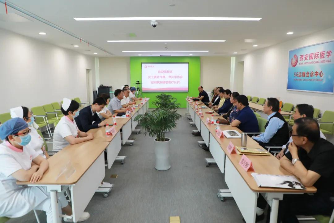 書法送祝福 筆墨贊英雄——西安高新區黨工委宣傳部、書法家協會一行致敬最美逆行者
