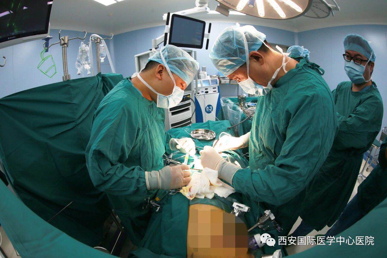 重磅！我院成功完成西北首例四代達(dá)芬奇機(jī)器人輔助房間隔缺損修補(bǔ)術(shù)