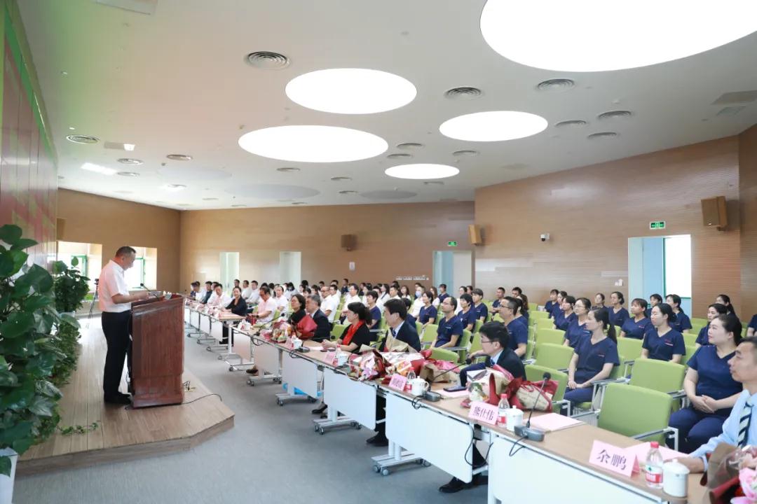 陽光網—昔日并肩戰 ，今日敘佳緣 隨州市中心醫院到國際醫學中心醫院參觀交流