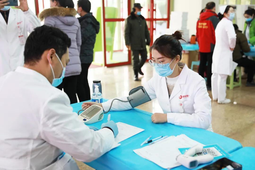西安發布—西安國際醫學中心醫院百余名醫護人員獻血30000毫升