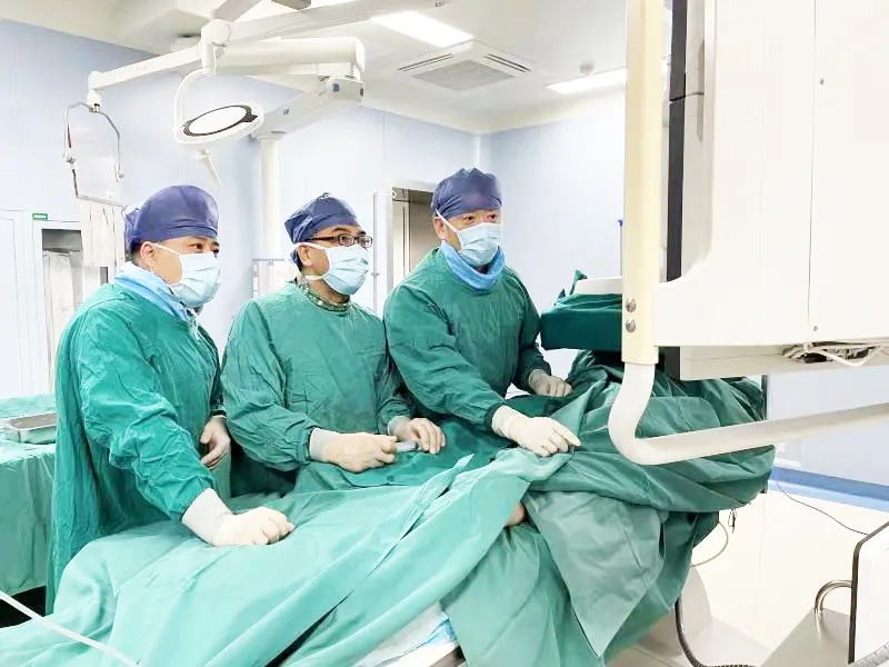 胸悶、腹脹、乏力……患者突發布加綜合征 介入治療把命救