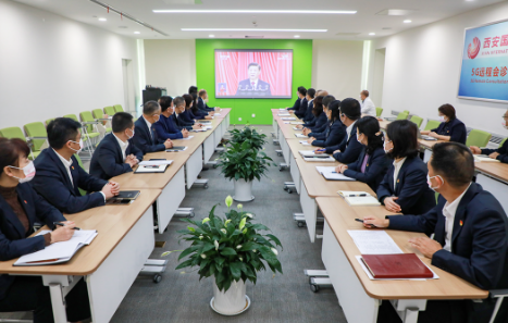西安國際醫學中心醫院黨員積極收聽收看黨的二十大開幕盛況