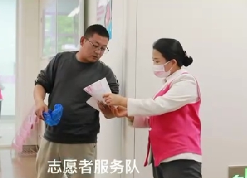 勞動節志愿者服務散發“紅色”光芒