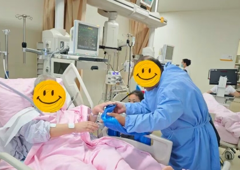 重癥病房里的“爺孫情”：沒有血緣，卻有生命之交